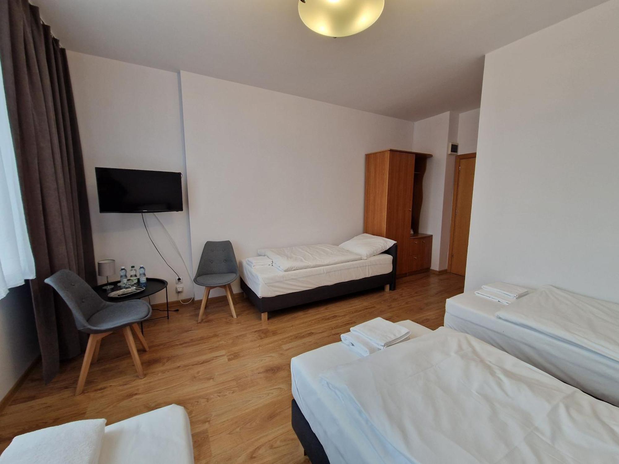 Hotel Tor Kielce Cminsk Ngoại thất bức ảnh