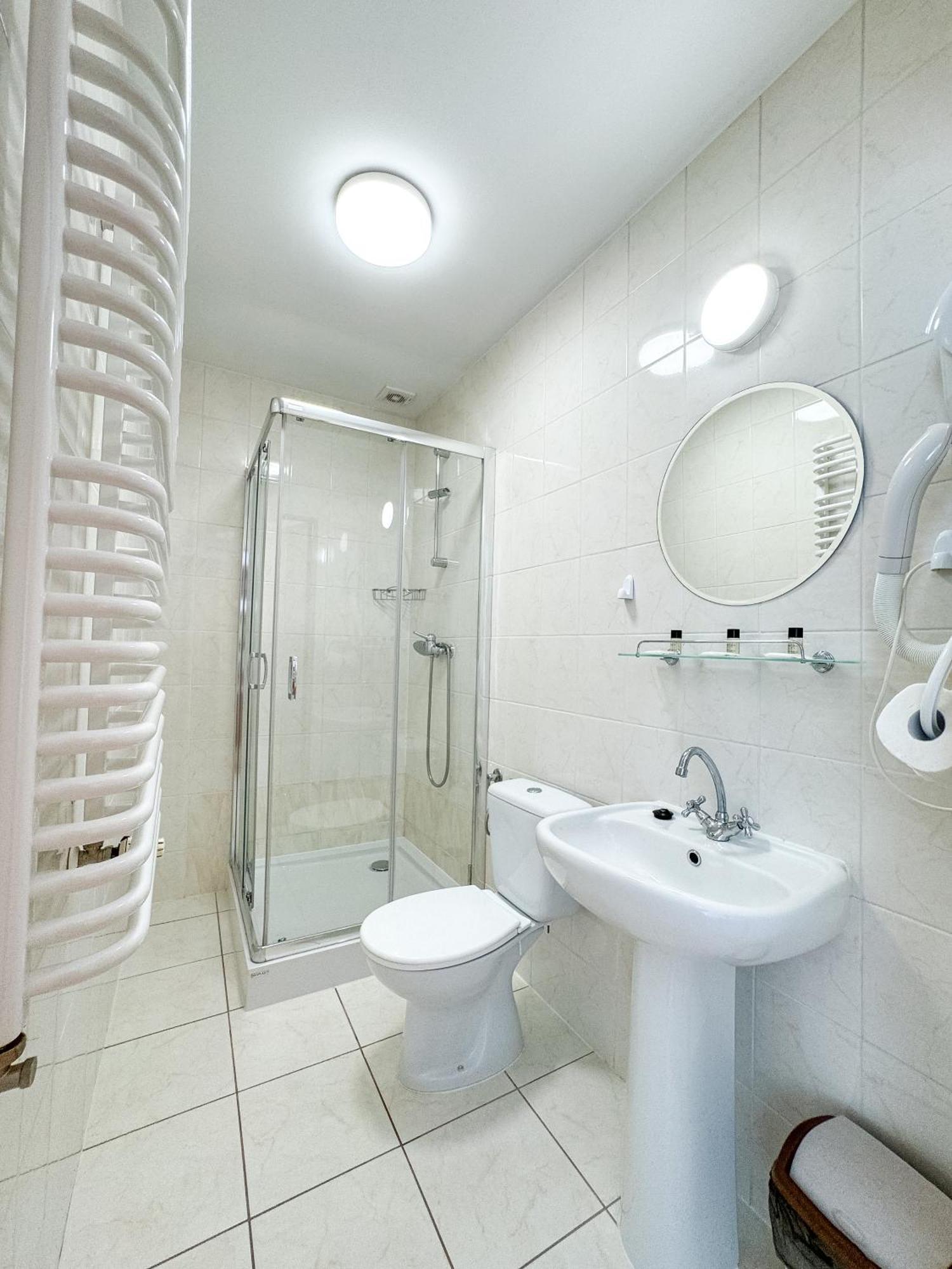Hotel Tor Kielce Cminsk Ngoại thất bức ảnh